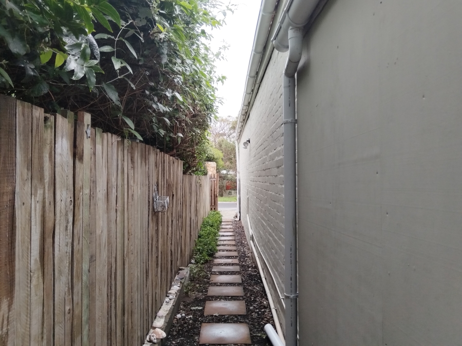 To Let 1 Bedroom Property for Rent in Kommetjie Western Cape